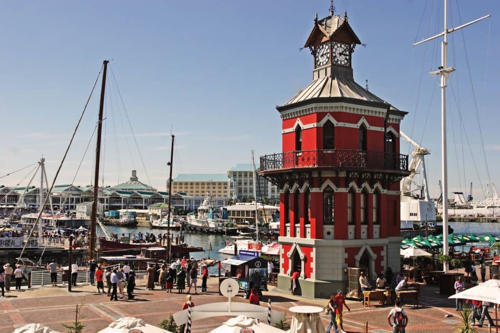 da Cape Town alle Cascate Vittoria
Il porto di Cape Town, il Waterfront e la torre dell'orologio
The port of Cape Town, the Waterfront, and the clock tower