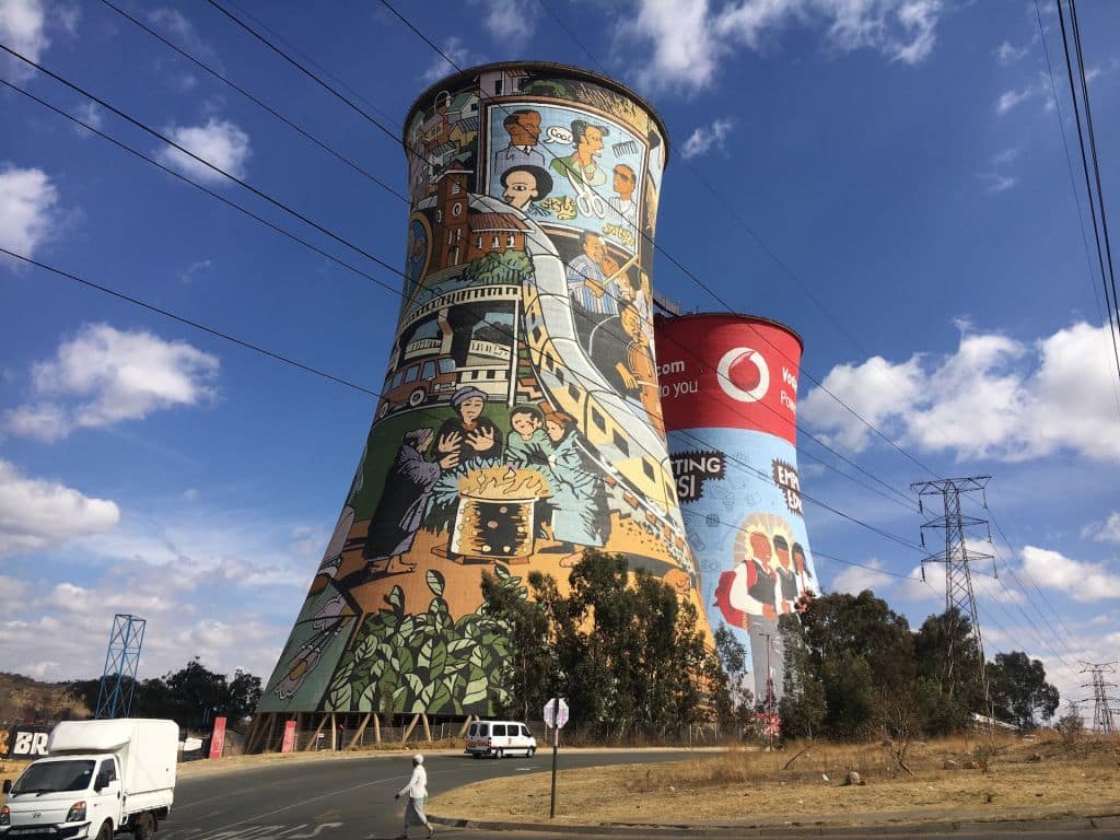 da Cape Town alle Cascate Vittoria
Le Orlando Tower a Soweto, Johannesburg.
The Orlando Towers in Soweto, Johannesburg.