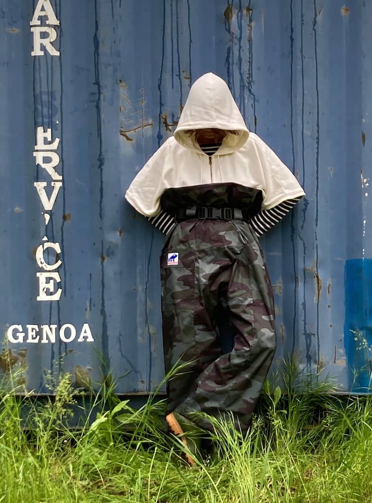 Le ghette di Bragoon e la Transafricana
pantaloni antipioggia di Bragoon 
colore: mimetico o camouflage